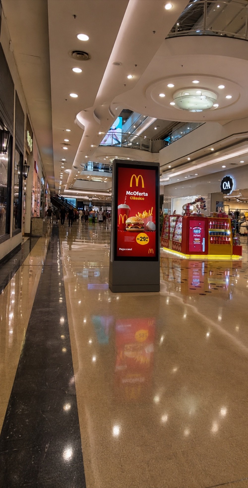 Tela digital em shopping